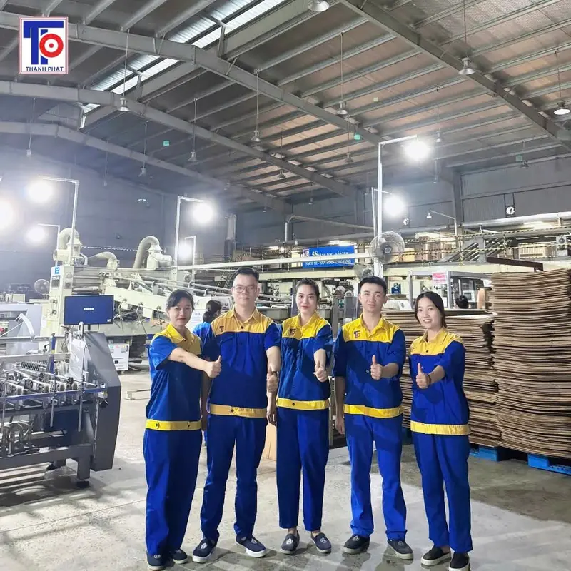 Công nhân Thành Phát tại xưởng sản xuất